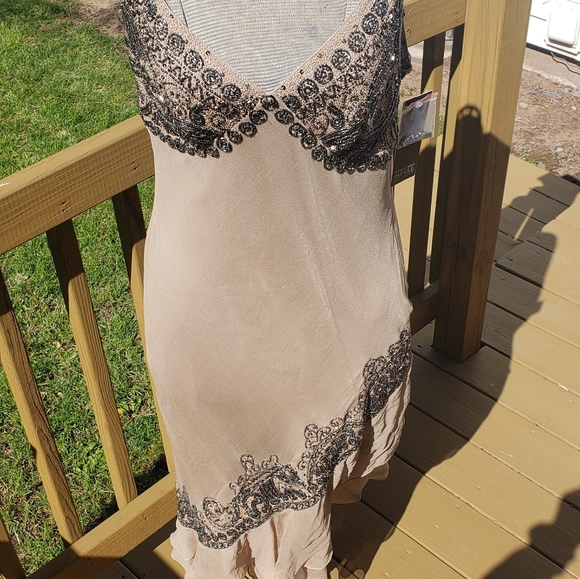 NWT Adrianna Papell Formal Beaded Dress
Run small - Picture 6 of 15